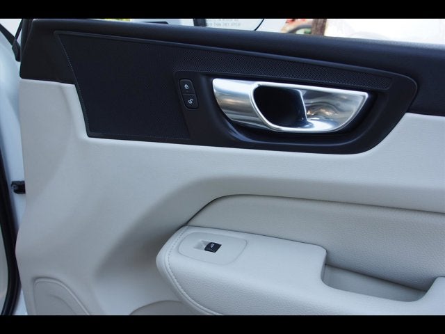 2022 Volvo XC60 Momentum