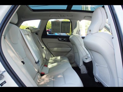 2022 Volvo XC60 Momentum