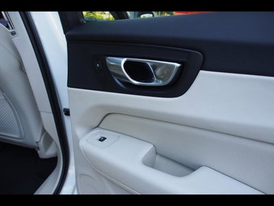 2022 Volvo XC60 Momentum