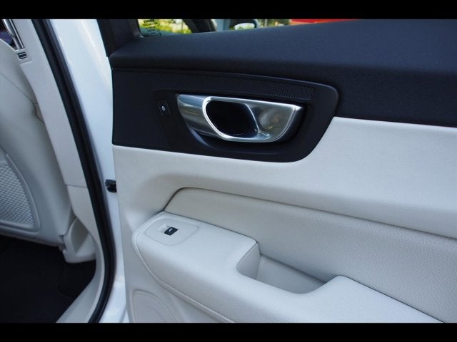 2022 Volvo XC60 Momentum