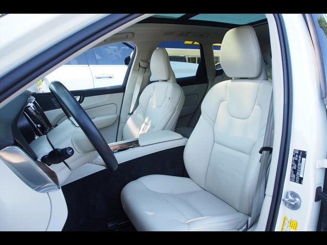 2022 Volvo XC60 Momentum
