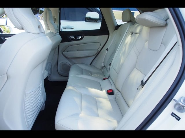 2022 Volvo XC60 Momentum
