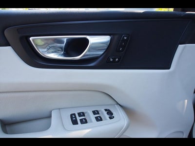 2022 Volvo XC60 Momentum