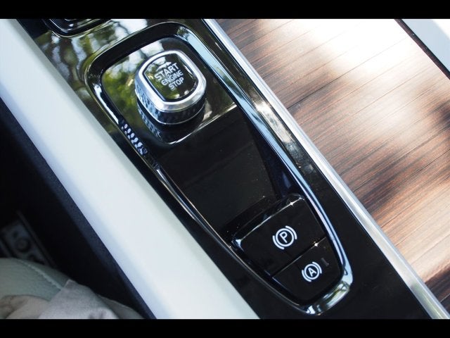 2022 Volvo XC60 Momentum
