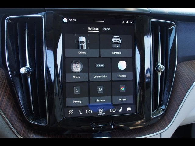 2022 Volvo XC60 Momentum